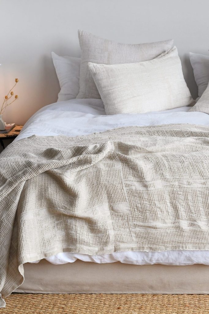Whitesand Throw