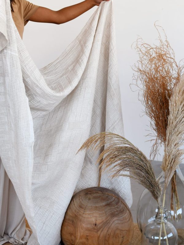 Whitesand Throw