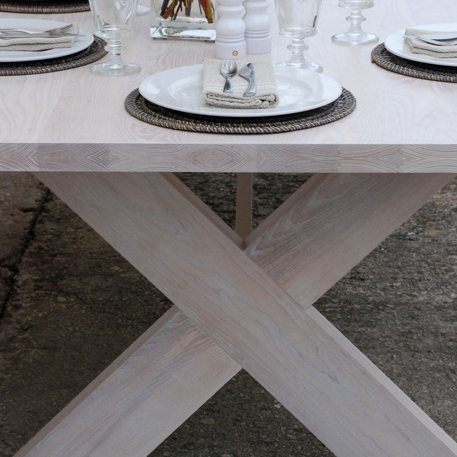 XOXO Dining Table