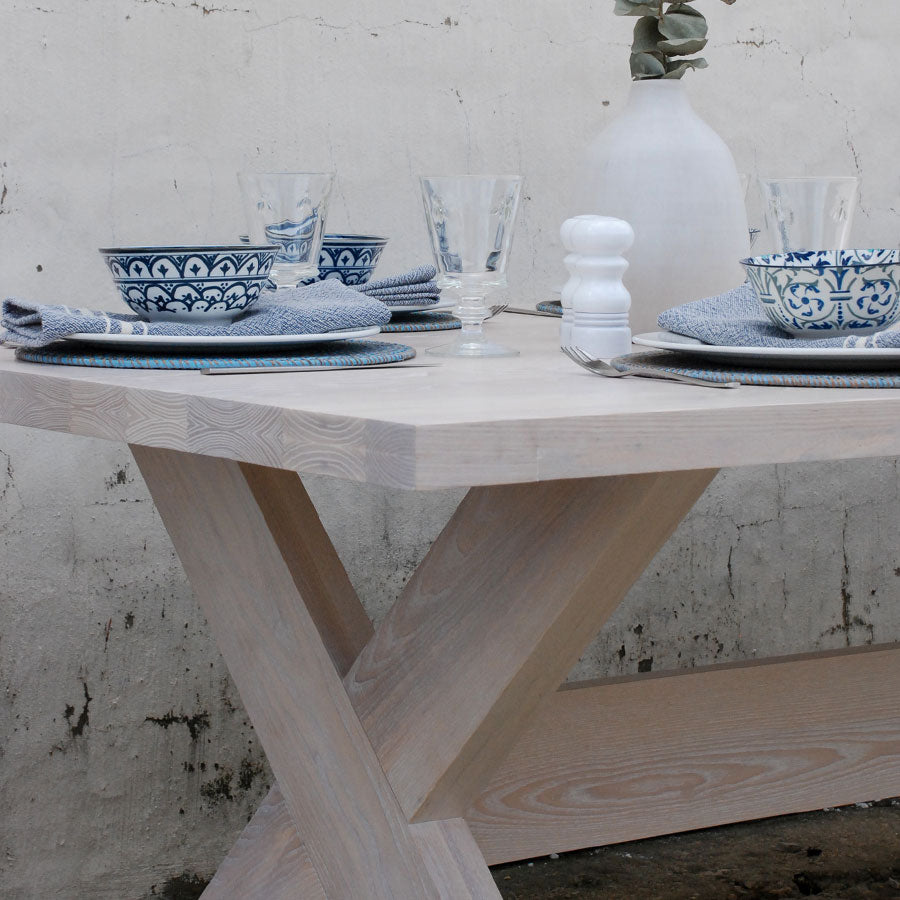 XOXO Dining Table